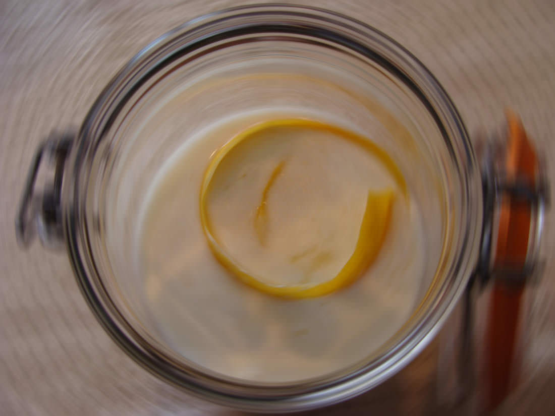 Kefir fermenting with lemon Kefir fermenting with lemon