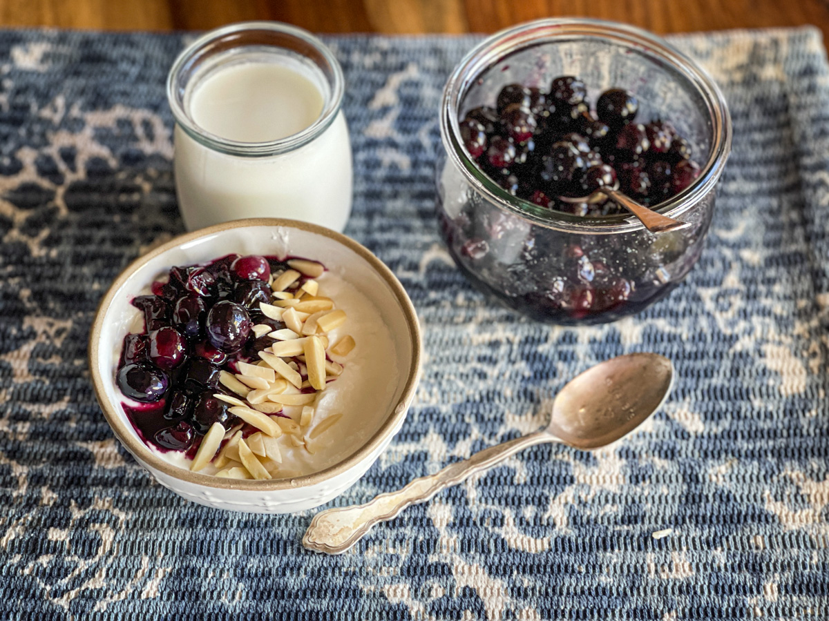 Yogurt blueberry compote