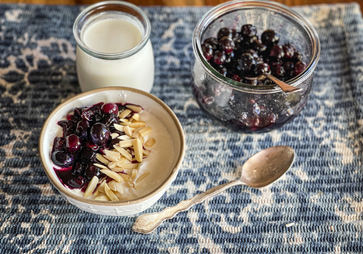 Yogurt blueberry compote