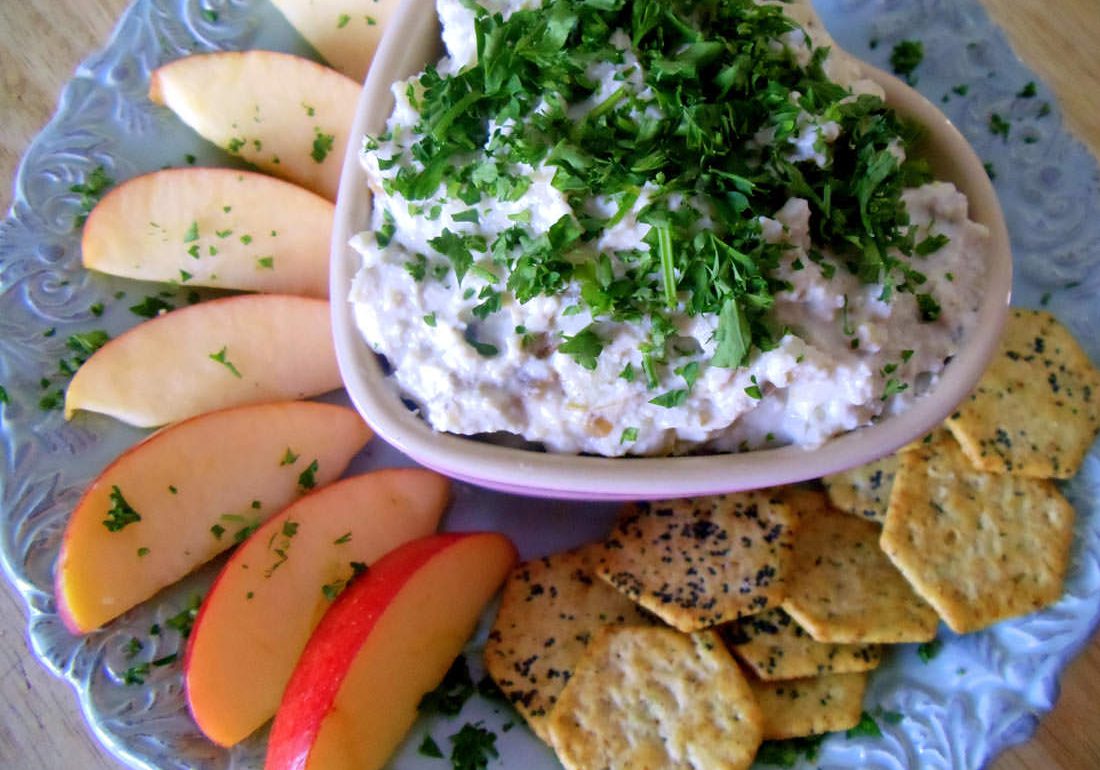 apple-kefir-blue-cheese-dip