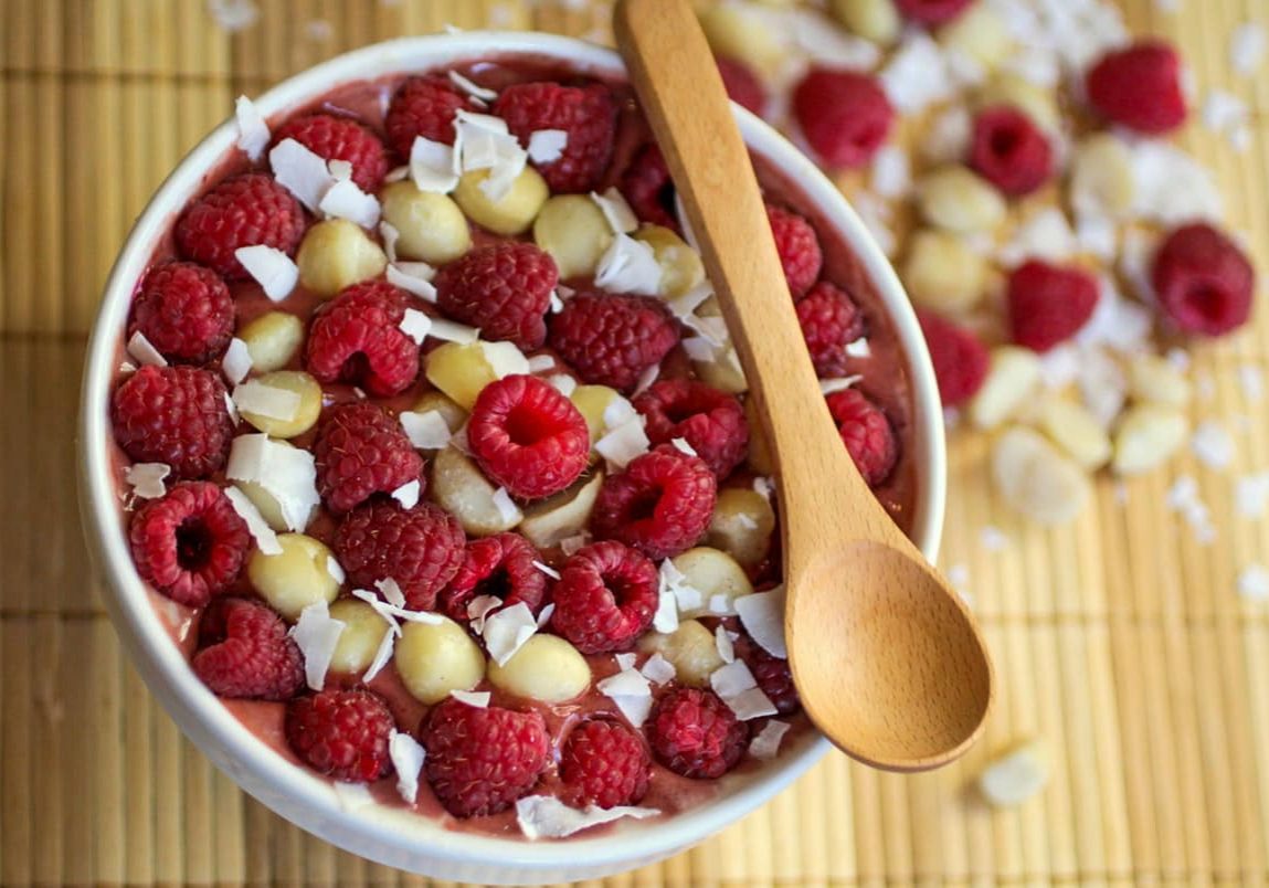 raspberry smoothie bowl